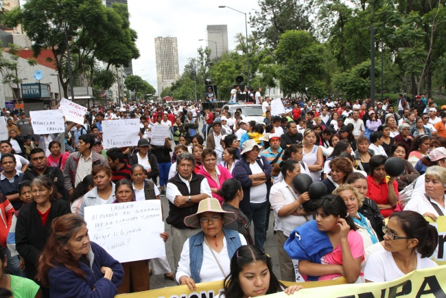 Protestan en Zócalo contra Hoy No Circula