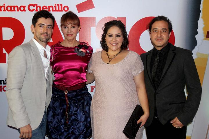 El elenco de la película 'Paraíso' desfiló por la alfombra roja del estreno. (Notimex) 