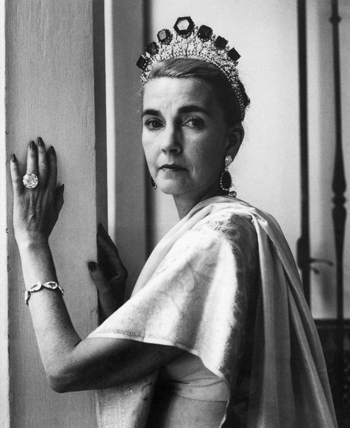 Collar Hutton-Mdivani y Bárbara Hutton usando La Tiara Romanov, 1961. (Foto: Cecil Beaton)