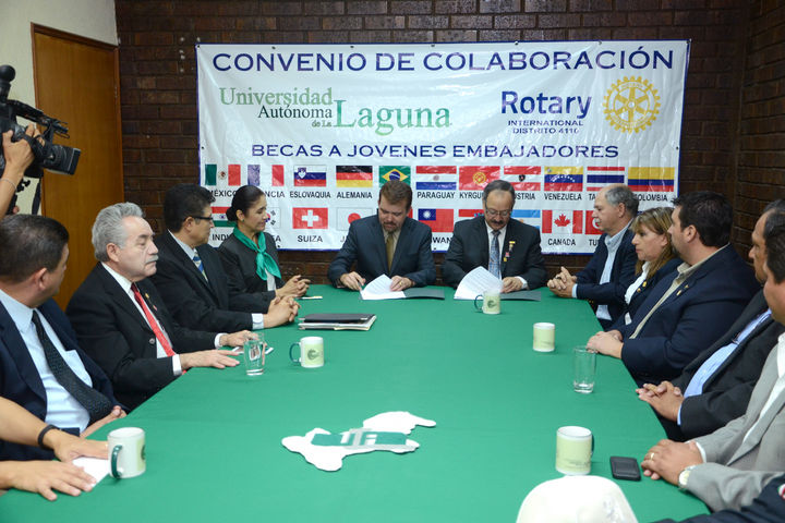 UAL y Club Rotario apoyan intercambios