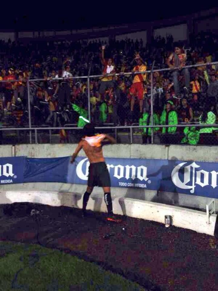  Monarcas Morelia goleó esta noche 4-1 a Tigres de la UANL, en partido de ida por la Supercopa MX y clasificatorio a la Copa Libertadores de América 2015. (Twitter)