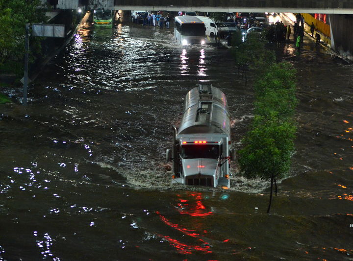 Espera. El caos para varias ciudades es inminente a causa de las fuertes lluvias que se avecinan.