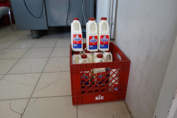 Ahorro. Las amas de casa se ahorran un 40 por ciento en la compra de un litro de leche. (CORTESÍA)