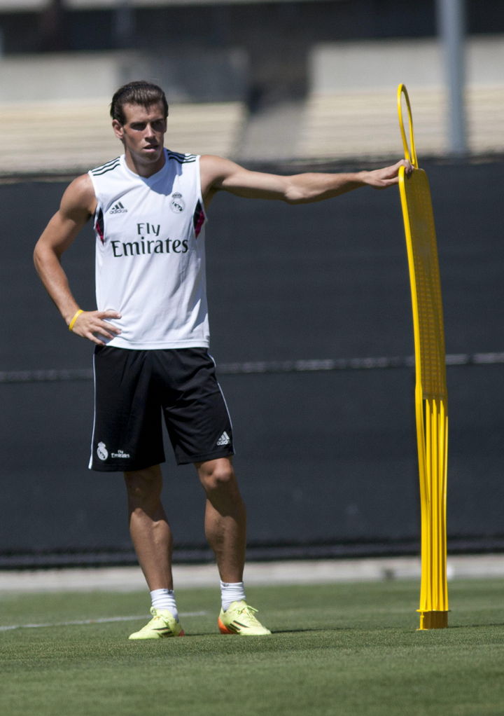 El jugador galés del Real Madrid Gareth Bale dijo que el colombiano James Rodríguez es 'un gran fichaje' para el club merengue y que espera haga lo mismo que hizo en el mundial con Colombia. (EFE)