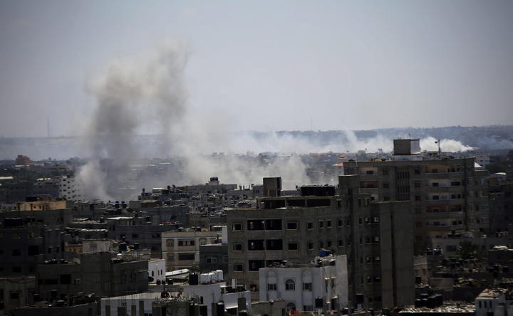 Israel aceptó una tregua de 12 horas, después de negar un alto al fuego e intensificar sus ataques contra la franja de Gaza. (EFE)