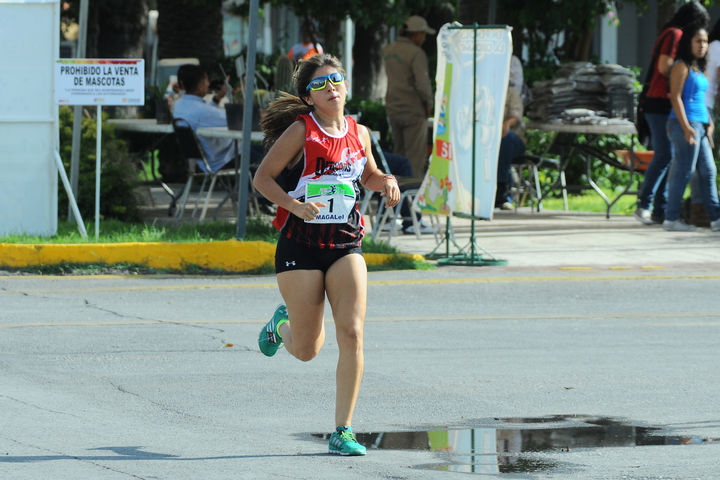 Con un gran tiempo sobre el circuito del Paseo Colón, Fernanda Arguijo triunfó en la 5 K Elite. (Foto de Jesús Galindo)