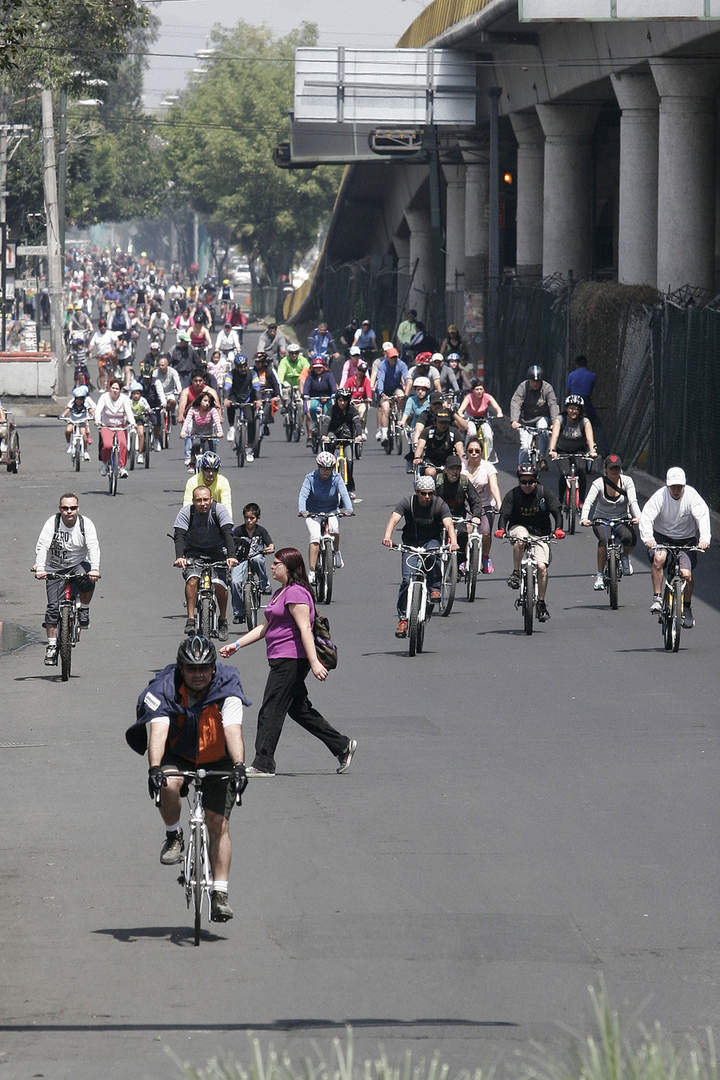 De paseo. Cientos salieron a las calles con sus bicicletas.