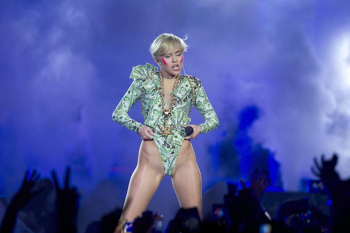 El concierto de la cantante Miley Cyrus, programado para el 18 de septiembre en la Arena Ciudad de México, en el marco de “Bangerz Tour 2014”, se reprograma para el día siguiente. (Archivo)