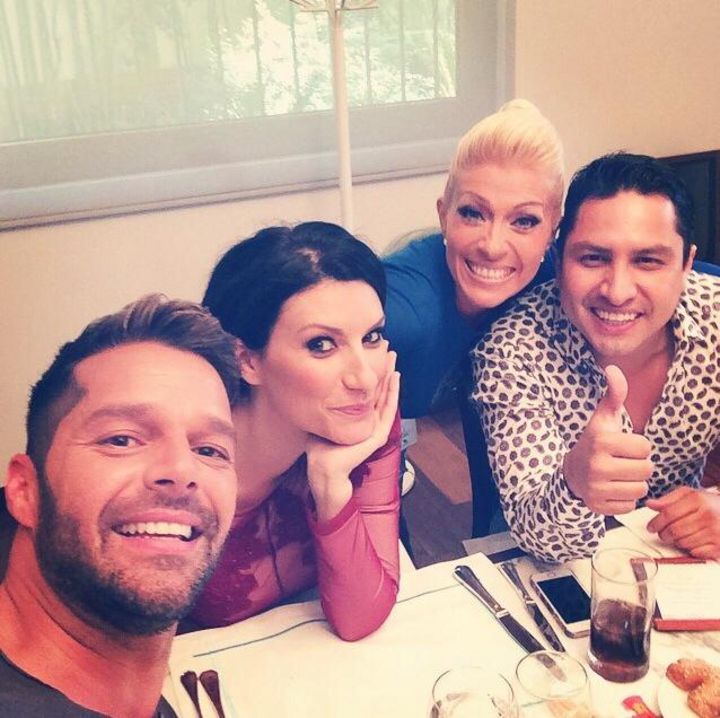 En equipo. Ricky Martin publicó una fotografía en las redes sociales junto a los otros coaches de La voz, Laura Pausini, Yuri y Julión Álvarez. (Tomada de Facebook)