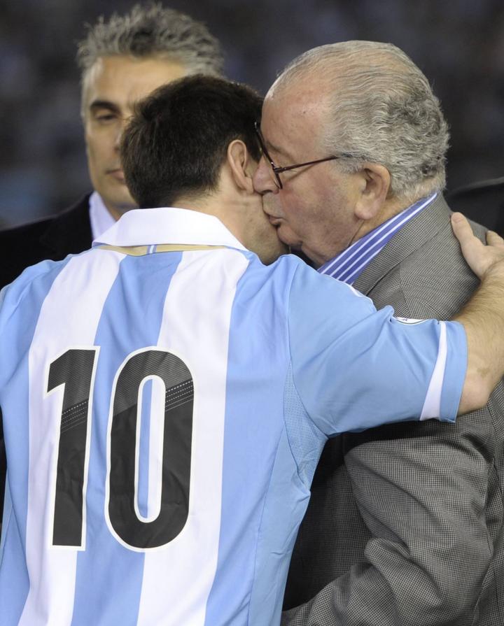 “Día muy triste para el futbol, para toda la Argentina y para mí. Nuestro Presidente de la AFA, Julio Grondona, nos has dejado', comentó Lionel. (Archivo)