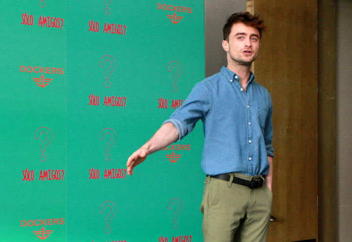 Por seguridad se evito que el actor Daniel Radcliffe pasara por la alfombra de un centro comercial en Ciudad de México. (EFE)