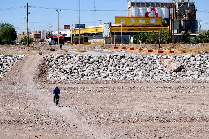 Proyecto. Esperan poder iniciar obra de construcción de puente en el vado del río Nazas.
