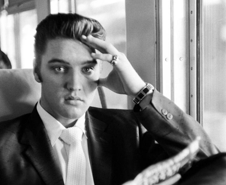 A 37 años de su muerte, el cantante Elvis Presley, considerado un icono del rock and roll, se mantiene vigente con el tema “Love me tender”. (Archivo)