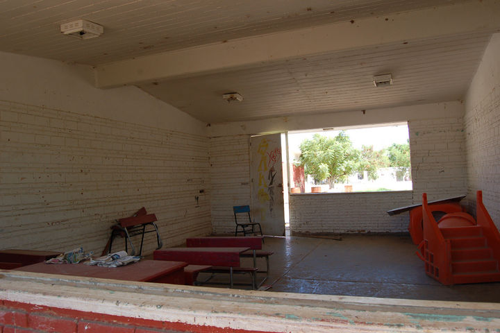 Condiciones. Sin puertas ni ventanas está uno de los salones de la escuela. (EL SIGLO DE TORREÓN/ MARY VÁZQUEZ) 