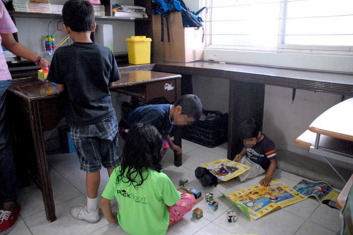 Según la información del DIF Nacional, en 2013 había 25,700 niños y adolescentes en 922 albergues registrados, a los cuales, sólo el último año, se destinaron 39 millones 912,500 pesos. 