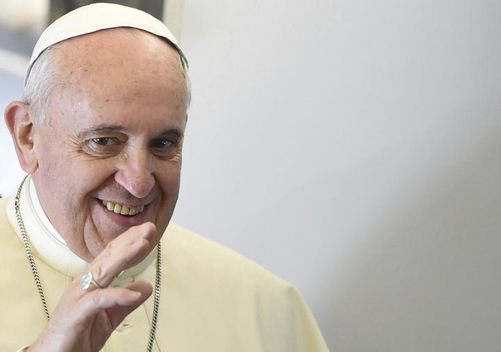 El Papa reveló en una conversación con periodistas en su viaje de regreso a Roma desde Seúl, que considera viajar a México en el 2015. (EFE) 