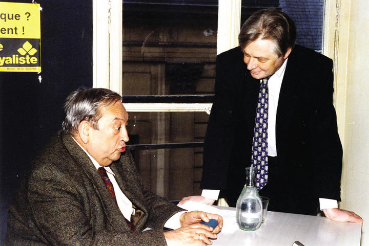 Conferencia de prensa en la Nar, Francia, 1996. (Foto:Cortesía archivos monárquicos)