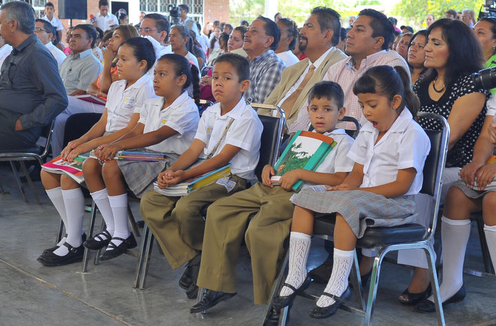 Arranca. Ceremonia de inicio de ciclo escolar se llevó a cabo en la primaria Jaime Torres Bodet.