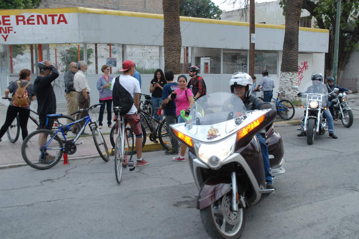 Motociclistas, ciclistas y automovilistas participaron en esta actividad. 