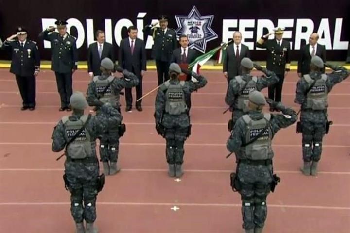 El Presidente encabezó la ceremonia de abanderamiento de la División de Gendarmería de la Policía Federal, compuesta por más de 5 mil agentes civiles.
