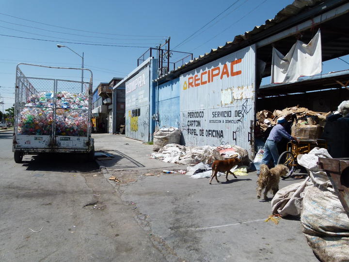 Los hechos se registraron en el negocio de reciclaje denominado 'Recipac'. (El Siglo de Torreón)