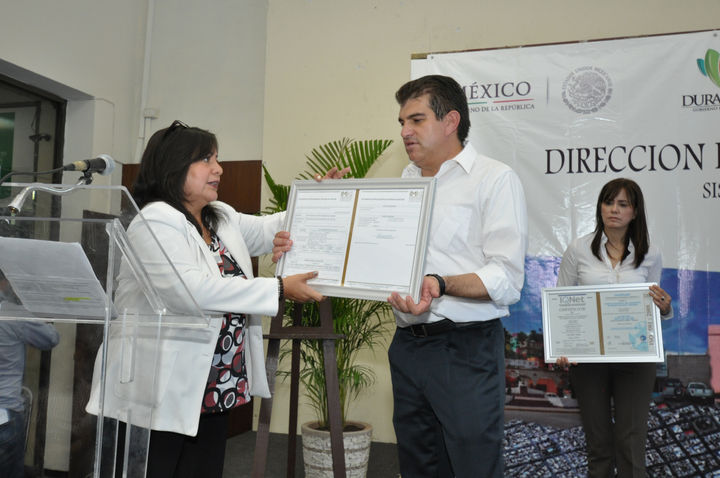 Certificado. Se entregó el documento al alcalde, por parte del Instituto Mexicano de Normalización y Certificación.