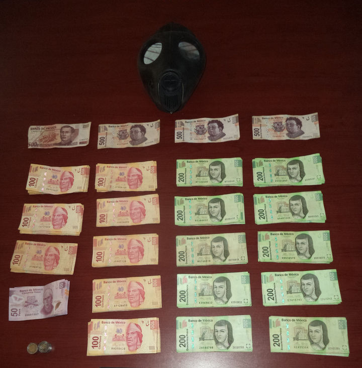 Asegurada. La droga y el dinero que Francisco Luna tenía en su poder el día que fue arrestado por la Policía Mixta.