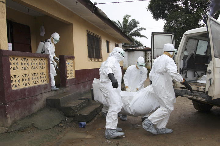 El brote del virus del Ébola no representa sólo un peligro para Liberia o África occidental, sino para todo la región, pues cada día que pasa aumenta el riesgo de que se propague a otros países. (ARCHIVO)