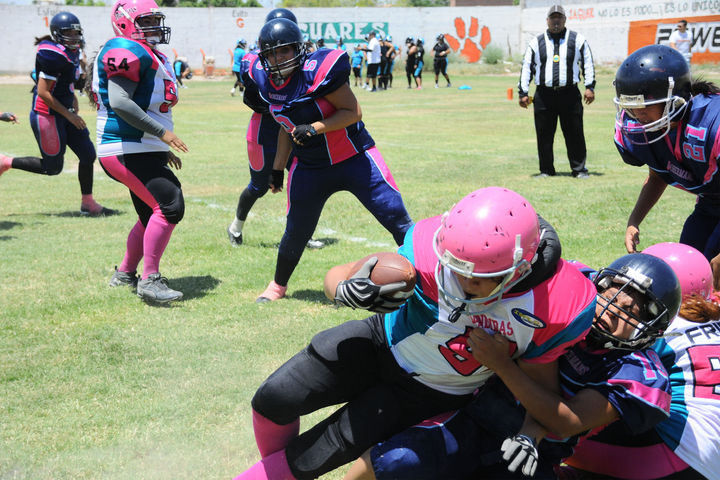 Buen juego fue el que escenificaron las Bandidas y Dobermans dentro del emparrillado de Jaguares del Campestre Torreón. (Foto Jesús Galindo)