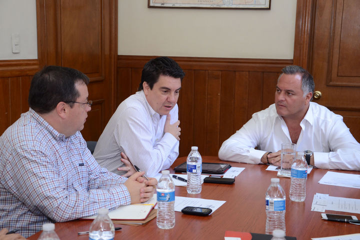 Vuelo. Tras reunirse con empresarios y prestadores de servicio, directivos de Aeroméxico anunciaron el vuelo Torreón-Monterrey.