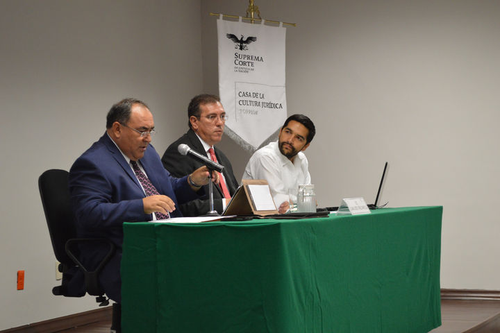 Plática. Yáñez Arreola habló ayer en Torreón de la nueva Ley de desaparecidos.