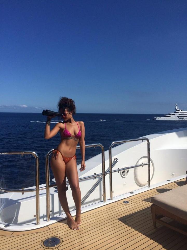 A través de su cuenta de Twitter, la barbadense deleitó a sus seguidores con varias imágenes de sus vacaciones.
