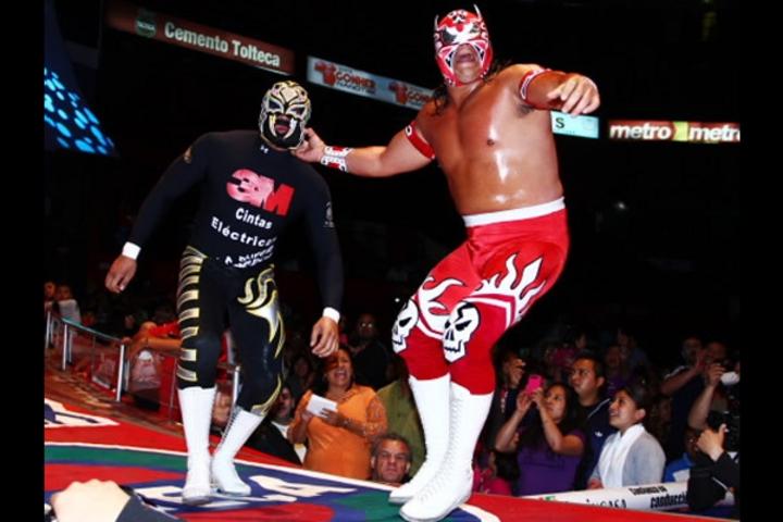 Dos colosos laguneros chocan este viernes en la arena México en busca del bicampeonato universal del CMLL.