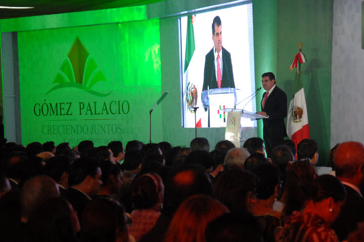 
RINDE CUENTAS. Anoche el alcalde de Gómez Palacio emitió su primer informe de actividades ante la ciudadanía.