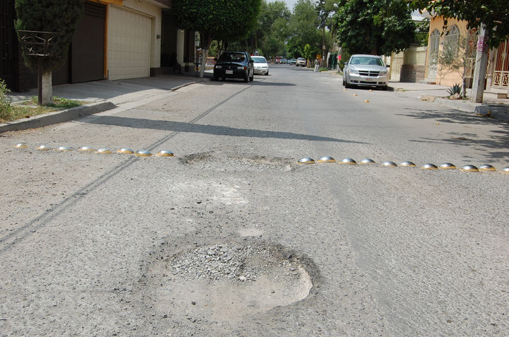 Servicio. En Lerdo, el alcalde Luis de Villa ha confirmado que los ciudadanos le han pedido mejoras en pavimentación.