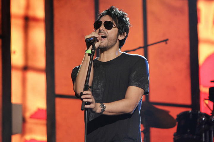 Beto Cuevas durante el ensayo llevado a cabo en el American Airlines Arena de Miami en preparación para los Premios Tu Mundo de la cadena Telemundo que tuvieron lugar la noche del 21 de agosto. (EFE)