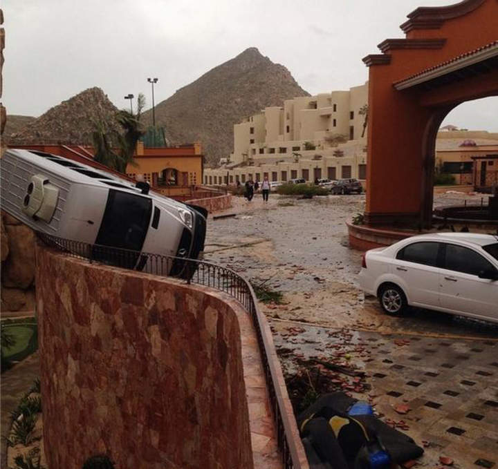 'Odile' ha causado destrozos en Cabo San Lucas. (Twitter) 