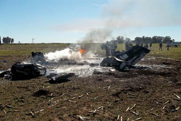 La aeronave se precipitó cerca del aeródromo local; hay dos heridos muy graves. (.lanacion.com.ar)