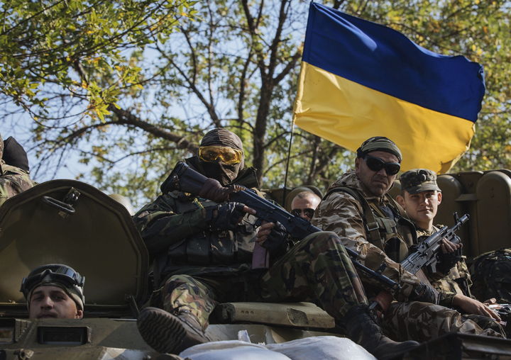 Ucrania. Soldados son vistos por las calles de Kramatorsk, cerca de la localidad de Slaviansk.