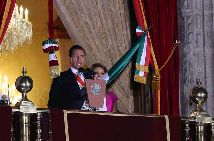 Euforia. El presidente Peña Nieto dio el tradicional Grito desde Palacio Nacional.