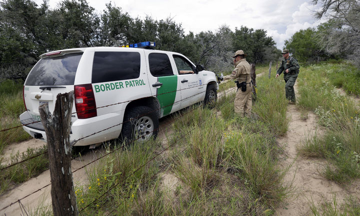 Estrategia. Justifica el gobernador de Texas el despliegue de la Guardia Nacional en la frontera con México.