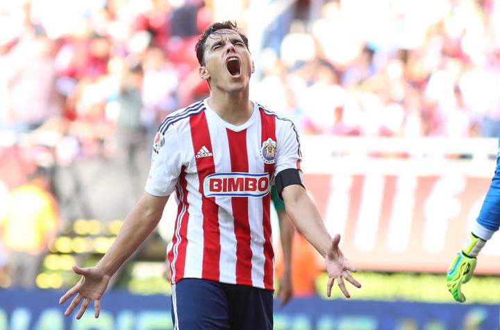 Desde febrero no anota con Chivas. (Archivo)