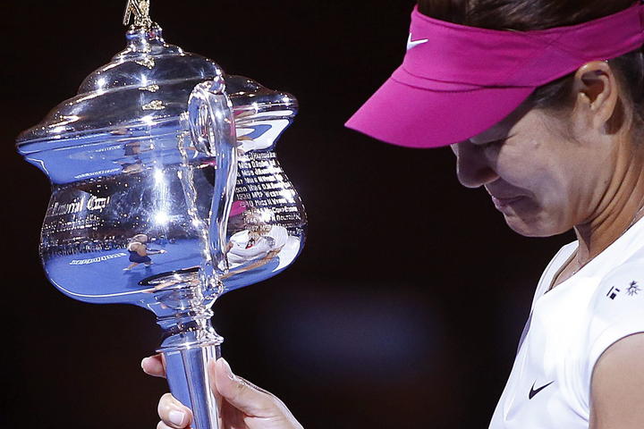A través de una carta dirigida a los medios de comunicación, la número seis del ranking de la WTA dio a conocer su decisión de salir de las competencias a nivel profesional. (ARCHIVO)