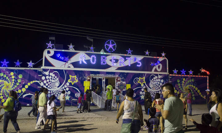 Robert's Circus se aloja en la inmensa carpa azul al final de la Feria de Torreón. (EL SIGLO DE TORREÓN)