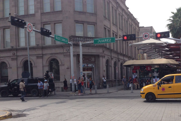 Asalto. Una tienda de conveniencia que se ubica en el Centro Histórico de Torreón fue asaltada con un machete en pleno día.