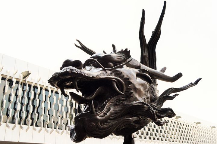Dragón. 12 esculturas que representan los signos del calendario chino integran la exposición. 