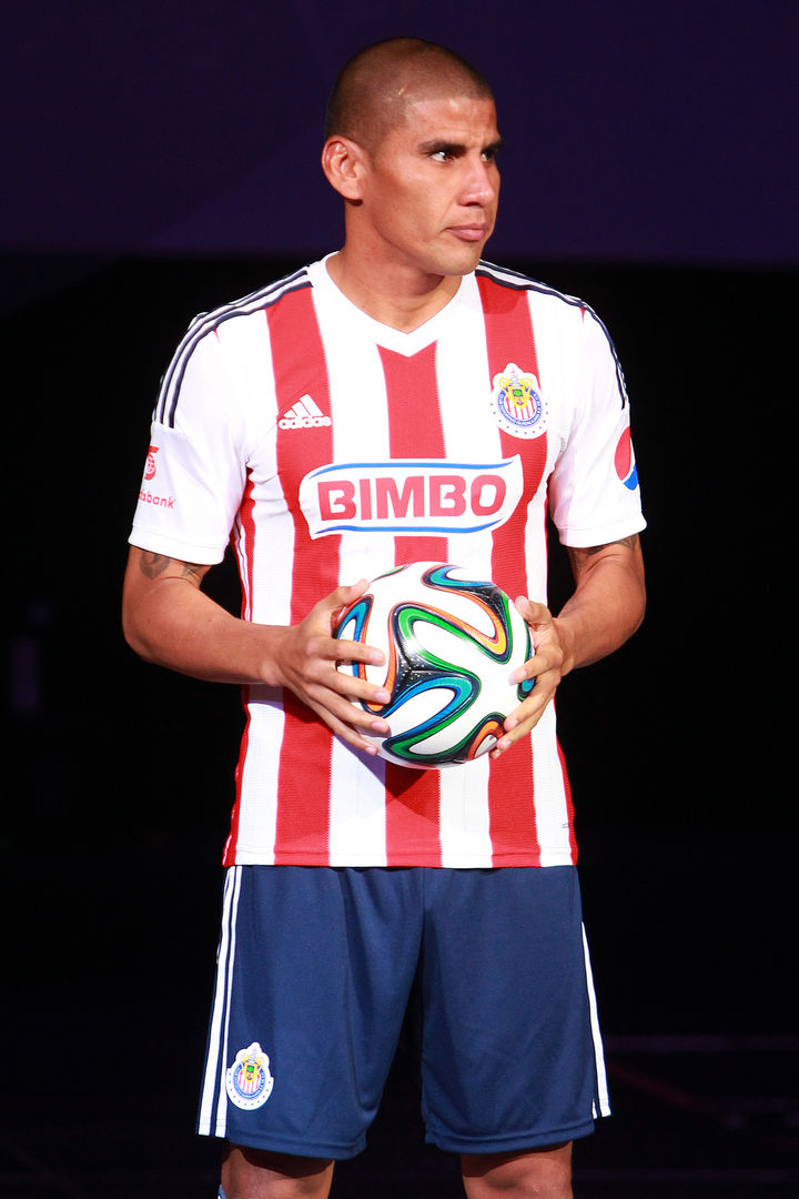 Carlos Salcido se fue expulsado al minuto 4 por meter la mano para impedir un gol. 