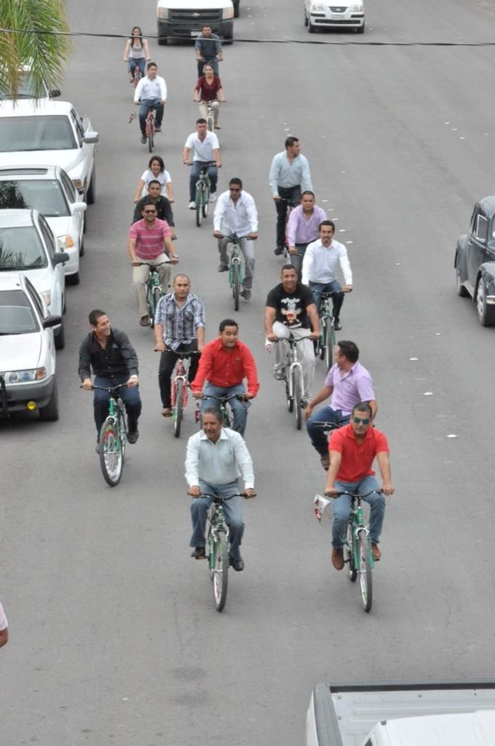 Recorrido. También los trabajadores y servidores públicos del Ayuntamiento de Gómez usaron sus bicicletas.