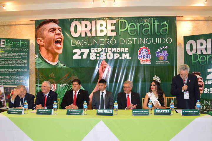 El delantero agradeció al Club Rotario de Torreón el reconocimiento como Lagunero Distinguido. (Yolanda Alonso)