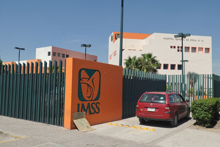 Grave. En la Clínica 51 del IMSS de Gómez Palacio se encuentra internada la niña.